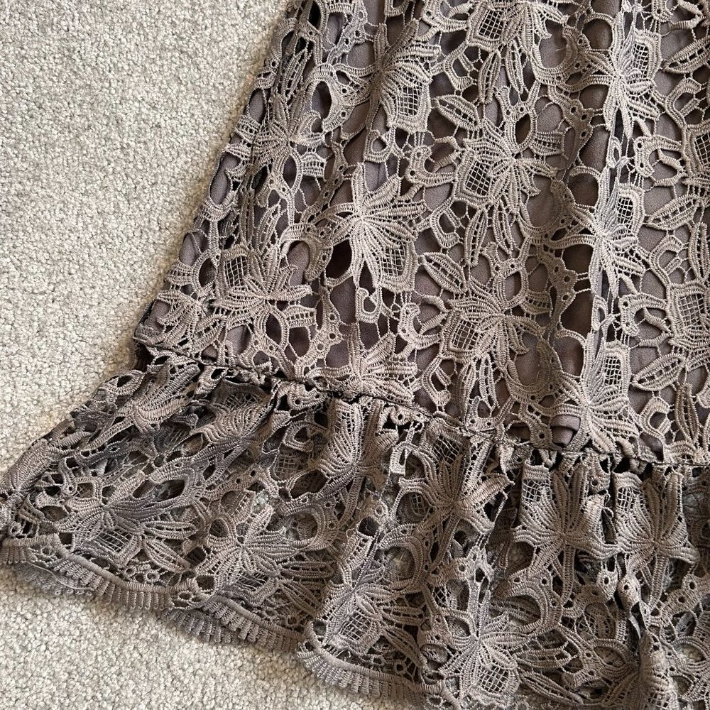 - J.O.A. Keyhole Lace Tiered Dress in Gray with Ruffled Sleeves SMALL - W562 - Picture 12 of 15